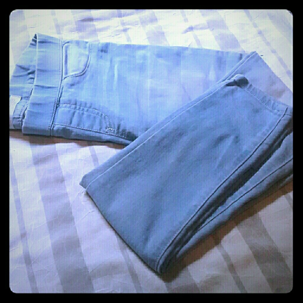 No boundaries light wash pull-on jeggings